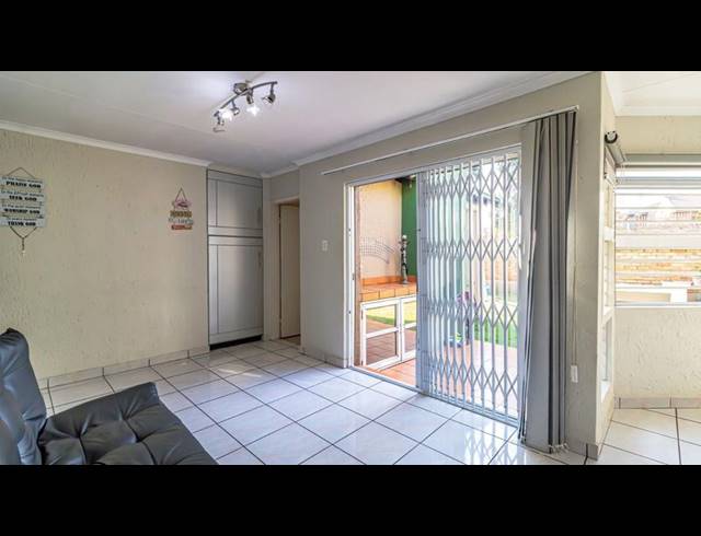 3 BEDROOM TOWNHOUSE FOR SALE IN WINCHESTER HILLS